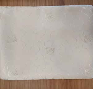 Obrus plamoodporny 140x220 kremowy